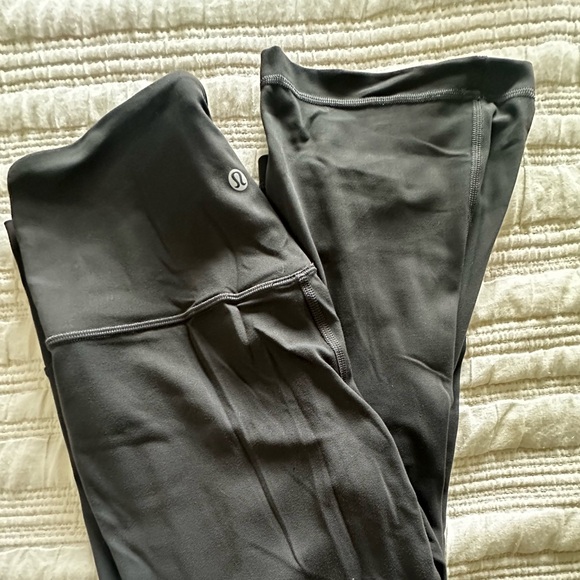 Brand new lululemons in graphite grey size 8 - Picture 3 of 3
